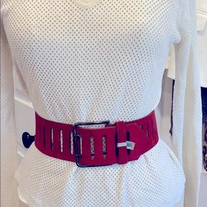 Alzare red suede cutout belt